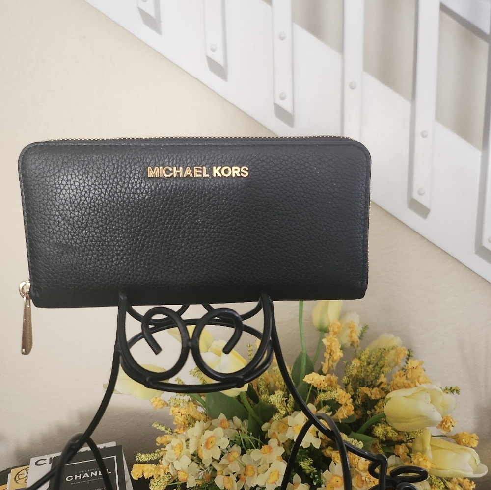 Michael Kors zip around leather wallet